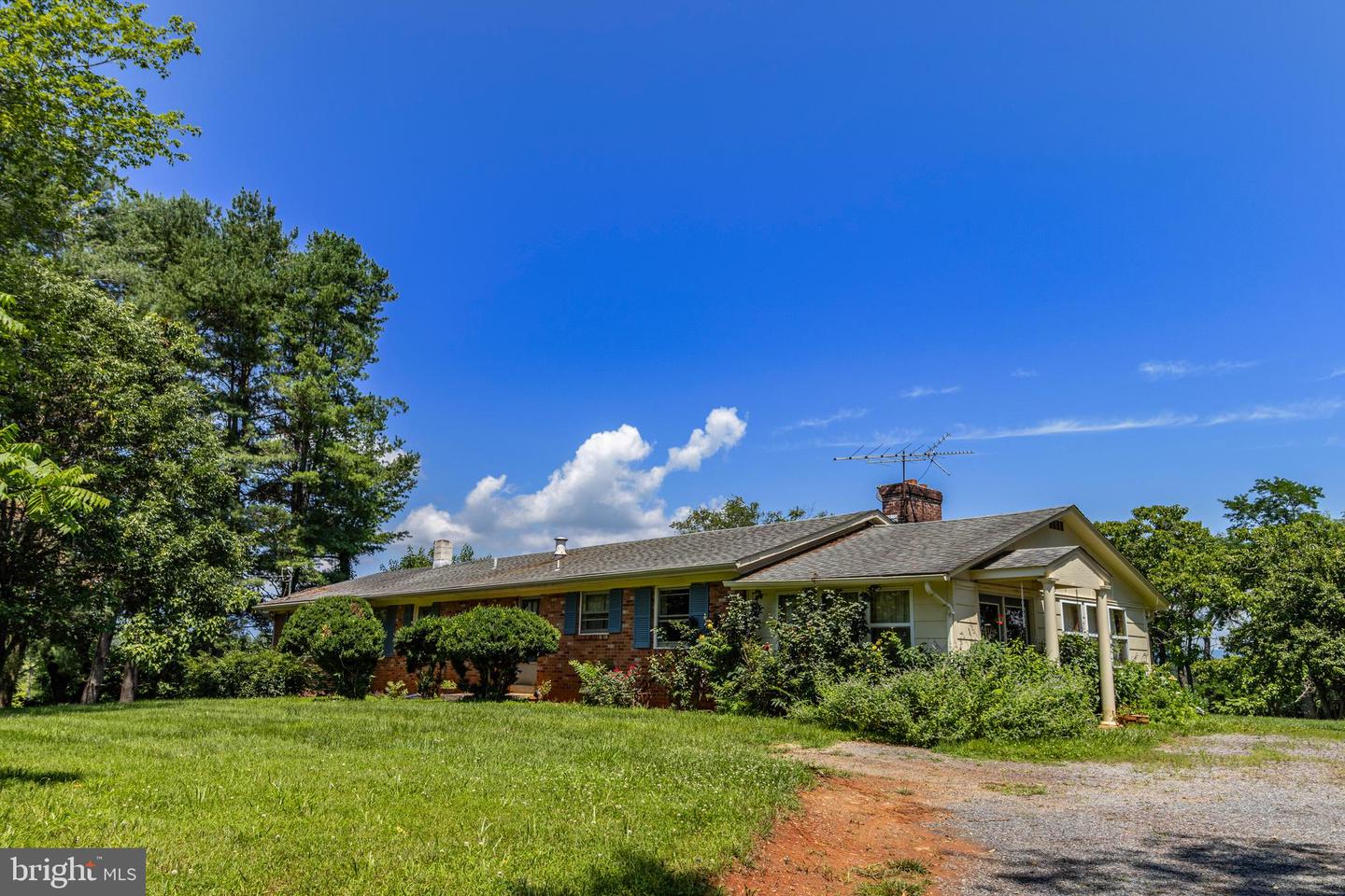 13415 CREST HILL RD, FLINT HILL, Virginia 22627, 3 Bedrooms Bedrooms, ,2 BathroomsBathrooms,Residential,For sale,13415 CREST HILL RD,VARP2002164 MLS # VARP2002164