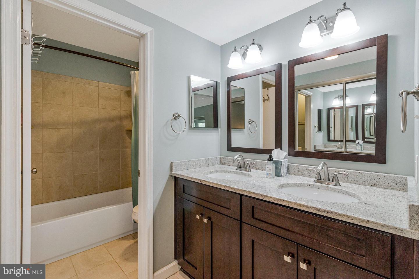 7596-J LAKESIDE VILLAGE DR, FALLS CHURCH, Virginia 22042, 2 Bedrooms Bedrooms, ,2 BathroomsBathrooms,Residential,For sale,7596-J LAKESIDE VILLAGE DR,VAFX2253170 MLS # VAFX2253170
