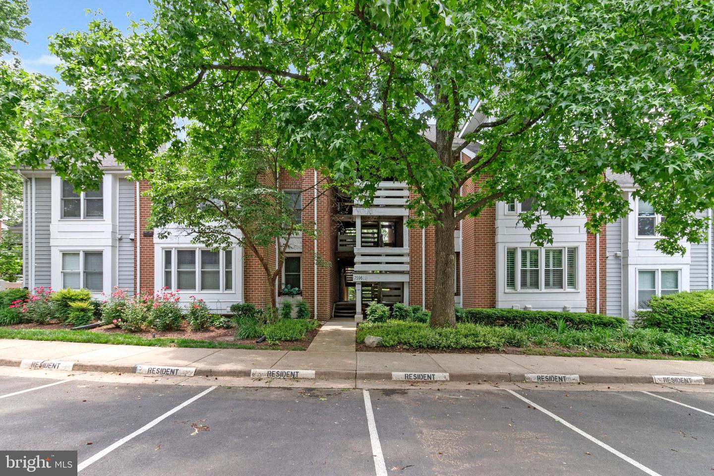 7596-J LAKESIDE VILLAGE DR, FALLS CHURCH, Virginia 22042, 2 Bedrooms Bedrooms, ,2 BathroomsBathrooms,Residential,For sale,7596-J LAKESIDE VILLAGE DR,VAFX2253170 MLS # VAFX2253170