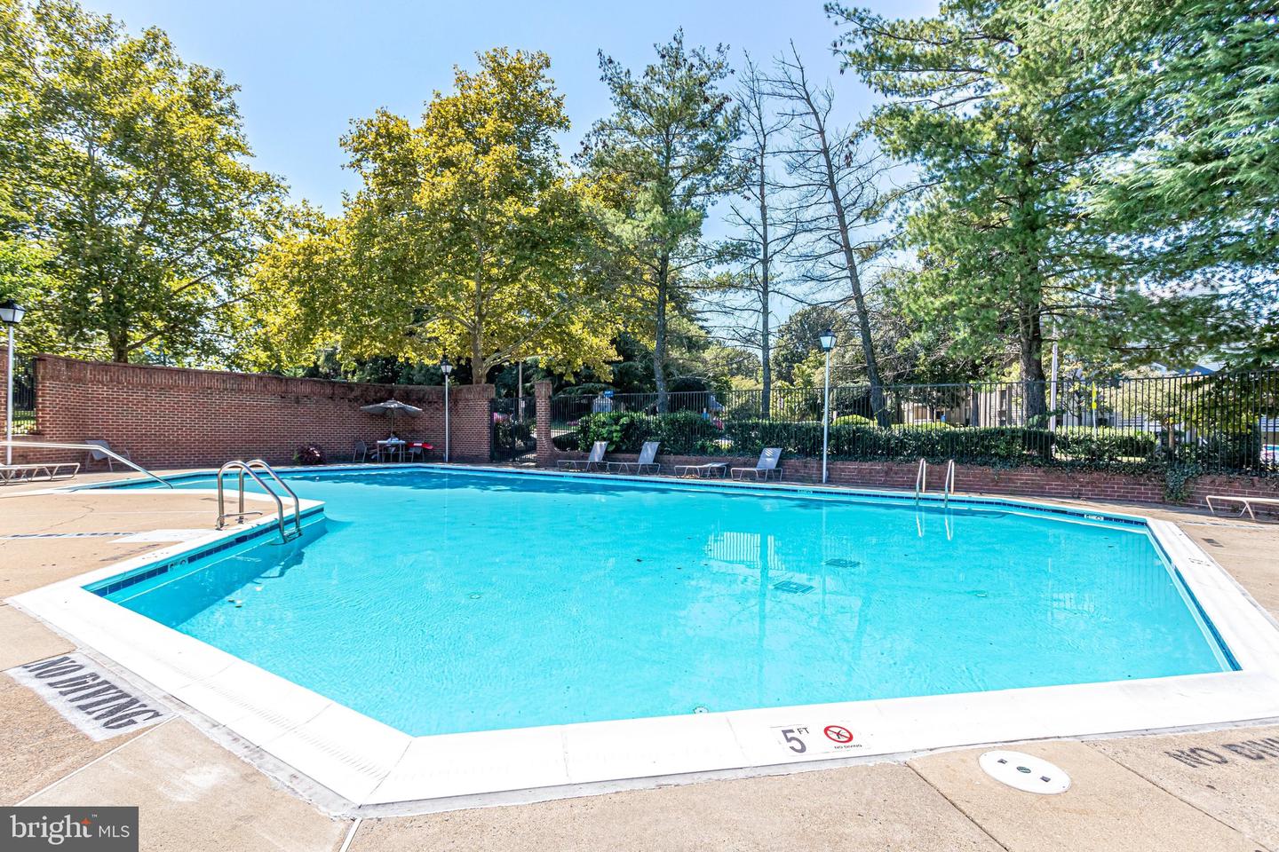 7596-J LAKESIDE VILLAGE DR, FALLS CHURCH, Virginia 22042, 2 Bedrooms Bedrooms, ,2 BathroomsBathrooms,Residential,For sale,7596-J LAKESIDE VILLAGE DR,VAFX2253170 MLS # VAFX2253170
