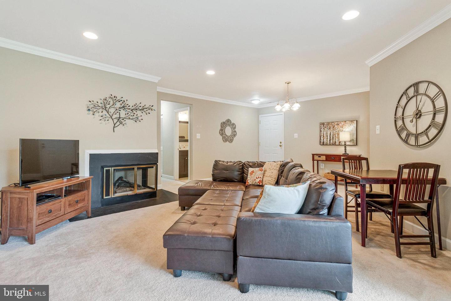 7596-J LAKESIDE VILLAGE DR, FALLS CHURCH, Virginia 22042, 2 Bedrooms Bedrooms, ,2 BathroomsBathrooms,Residential,For sale,7596-J LAKESIDE VILLAGE DR,VAFX2253170 MLS # VAFX2253170
