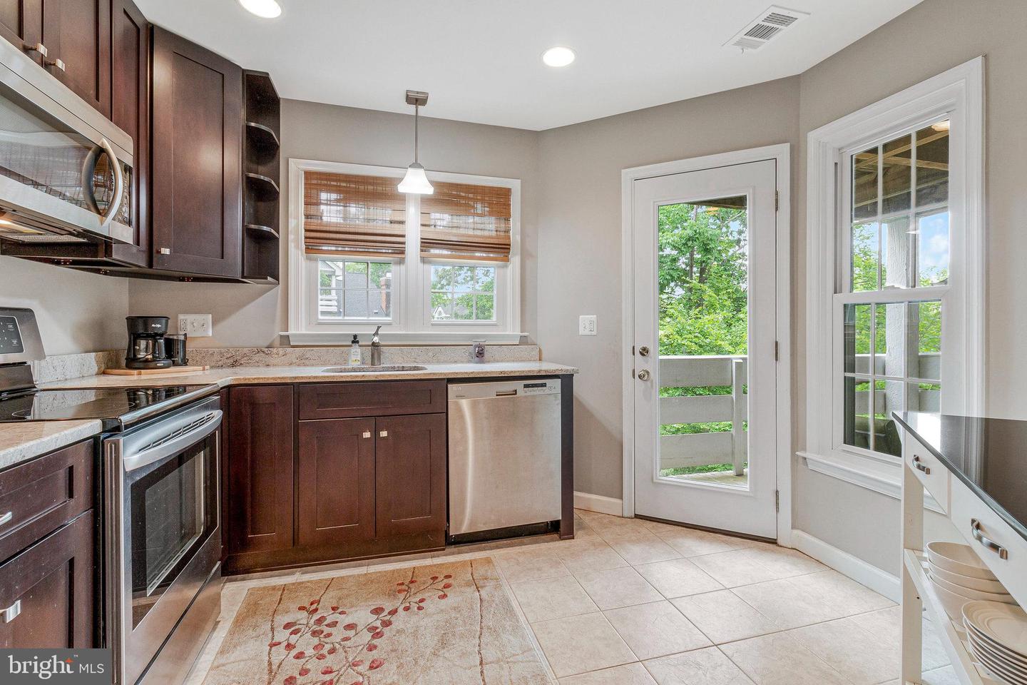 7596-J LAKESIDE VILLAGE DR, FALLS CHURCH, Virginia 22042, 2 Bedrooms Bedrooms, ,2 BathroomsBathrooms,Residential,For sale,7596-J LAKESIDE VILLAGE DR,VAFX2253170 MLS # VAFX2253170