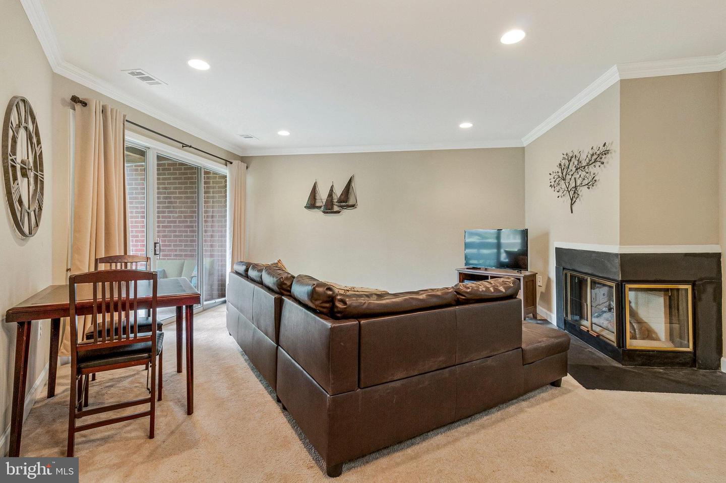 7596-J LAKESIDE VILLAGE DR, FALLS CHURCH, Virginia 22042, 2 Bedrooms Bedrooms, ,2 BathroomsBathrooms,Residential,For sale,7596-J LAKESIDE VILLAGE DR,VAFX2253170 MLS # VAFX2253170