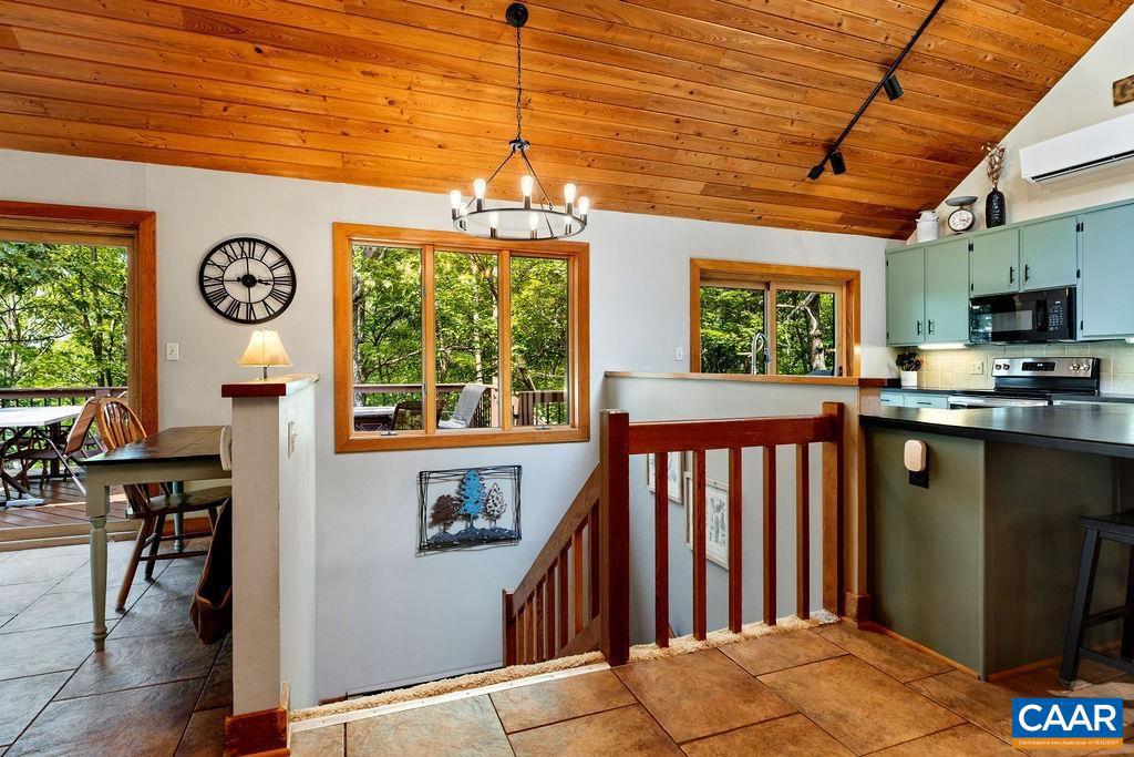 67 TIMBER CAMP DR, ROSELAND, Virginia 22967, 3 Bedrooms Bedrooms, ,2 BathroomsBathrooms,Residential,For sale,67 TIMBER CAMP DR,666349 MLS # 666349