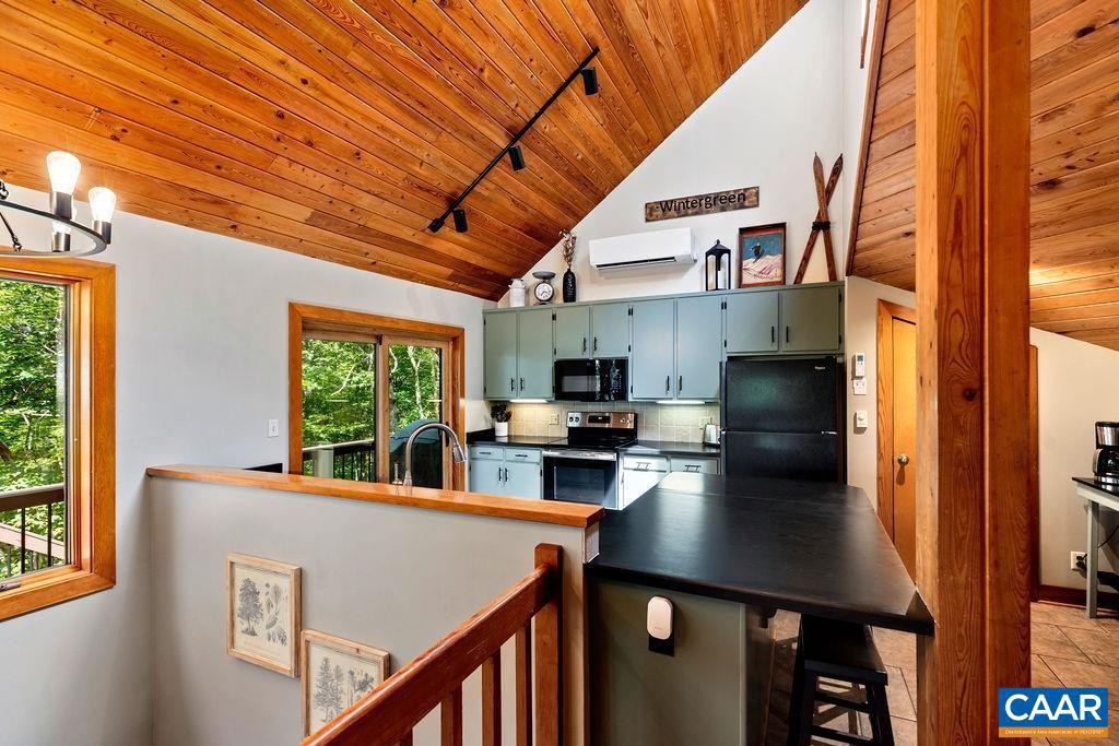 67 TIMBER CAMP DR, ROSELAND, Virginia 22967, 3 Bedrooms Bedrooms, ,2 BathroomsBathrooms,Residential,For sale,67 TIMBER CAMP DR,666349 MLS # 666349