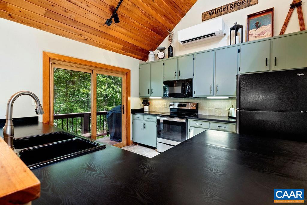 67 TIMBER CAMP DR, ROSELAND, Virginia 22967, 3 Bedrooms Bedrooms, ,2 BathroomsBathrooms,Residential,For sale,67 TIMBER CAMP DR,666349 MLS # 666349