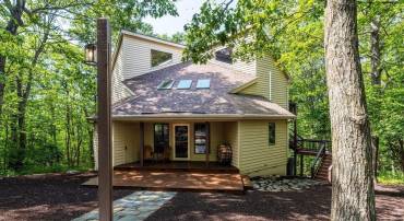 67 TIMBER CAMP DR, ROSELAND, Virginia 22967, 3 Bedrooms Bedrooms, ,2 BathroomsBathrooms,Residential,For sale,67 TIMBER CAMP DR,666349 MLS # 666349