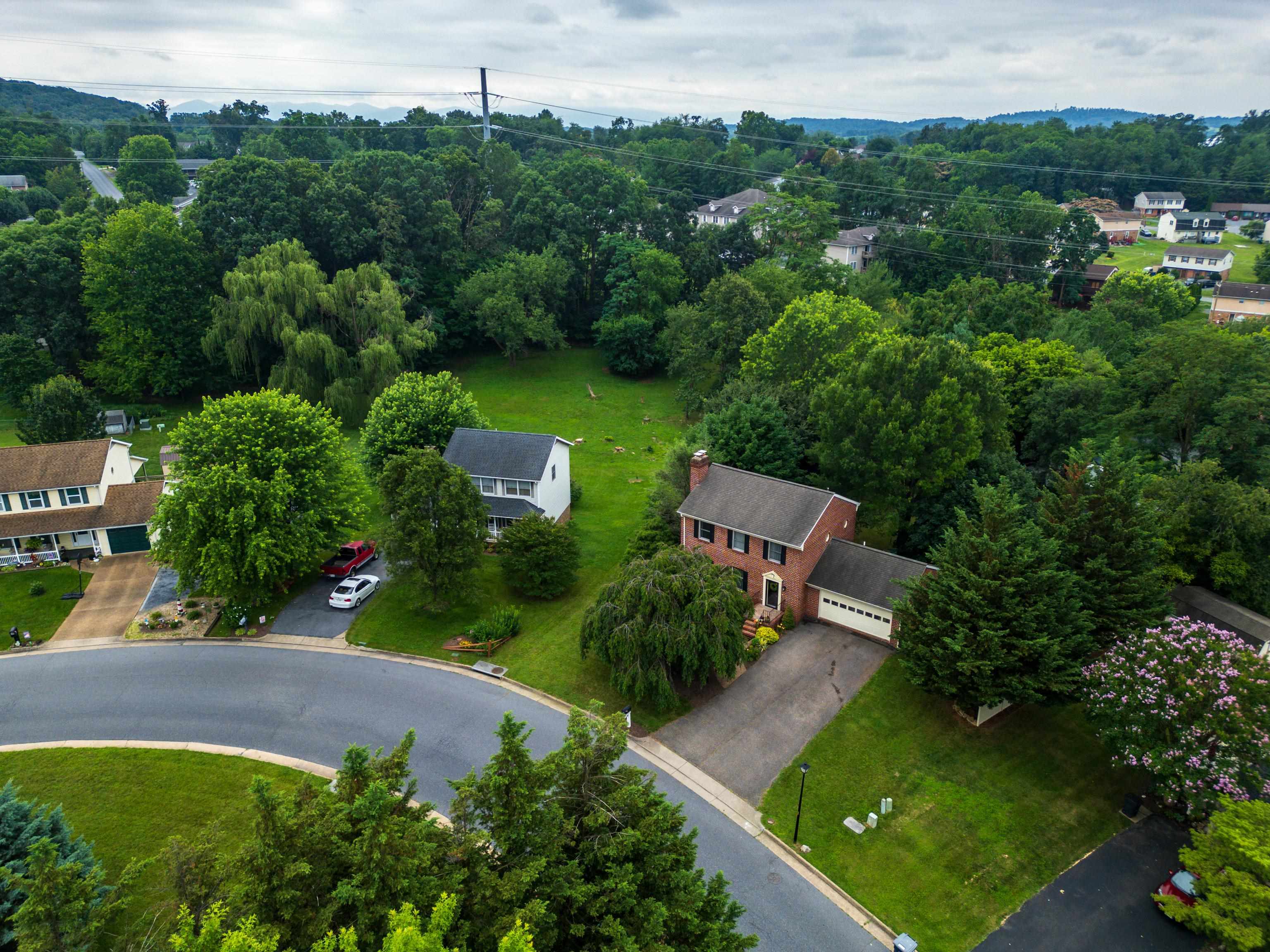 1168 SPRINGFIELD DR, HARRISONBURG, Virginia 22801, 4 Bedrooms Bedrooms, ,2 BathroomsBathrooms,Residential,GREAT FAMILY HOME WITH BASEMENT & HUGE BACKYAR,1168 SPRINGFIELD DR,666373 MLS # 666373