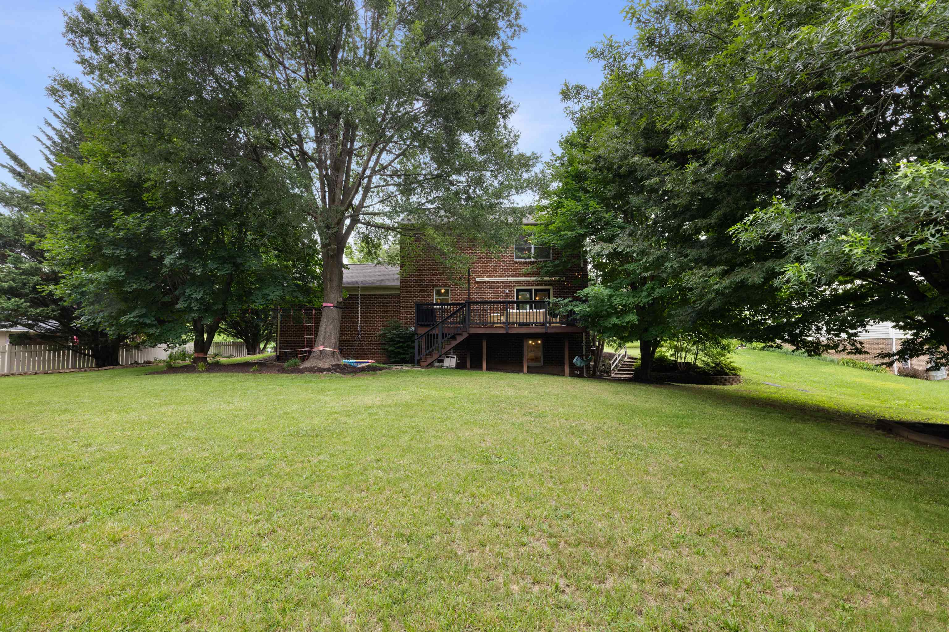 1168 SPRINGFIELD DR, HARRISONBURG, Virginia 22801, 4 Bedrooms Bedrooms, ,2 BathroomsBathrooms,Residential,GREAT FAMILY HOME WITH BASEMENT & HUGE BACKYAR,1168 SPRINGFIELD DR,666373 MLS # 666373