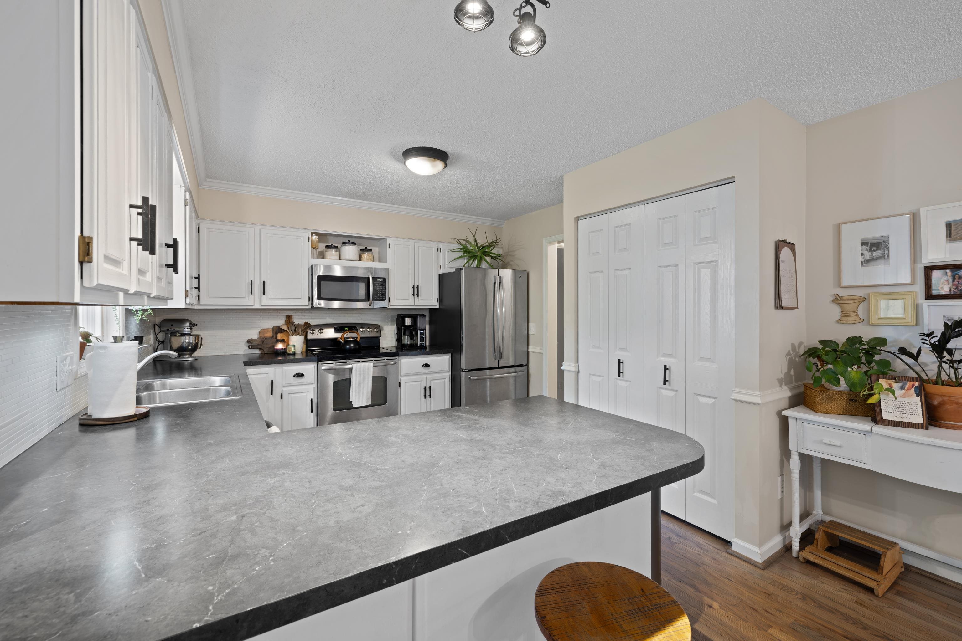 1168 SPRINGFIELD DR, HARRISONBURG, Virginia 22801, 4 Bedrooms Bedrooms, ,2 BathroomsBathrooms,Residential,GREAT FAMILY HOME WITH BASEMENT & HUGE BACKYAR,1168 SPRINGFIELD DR,666373 MLS # 666373
