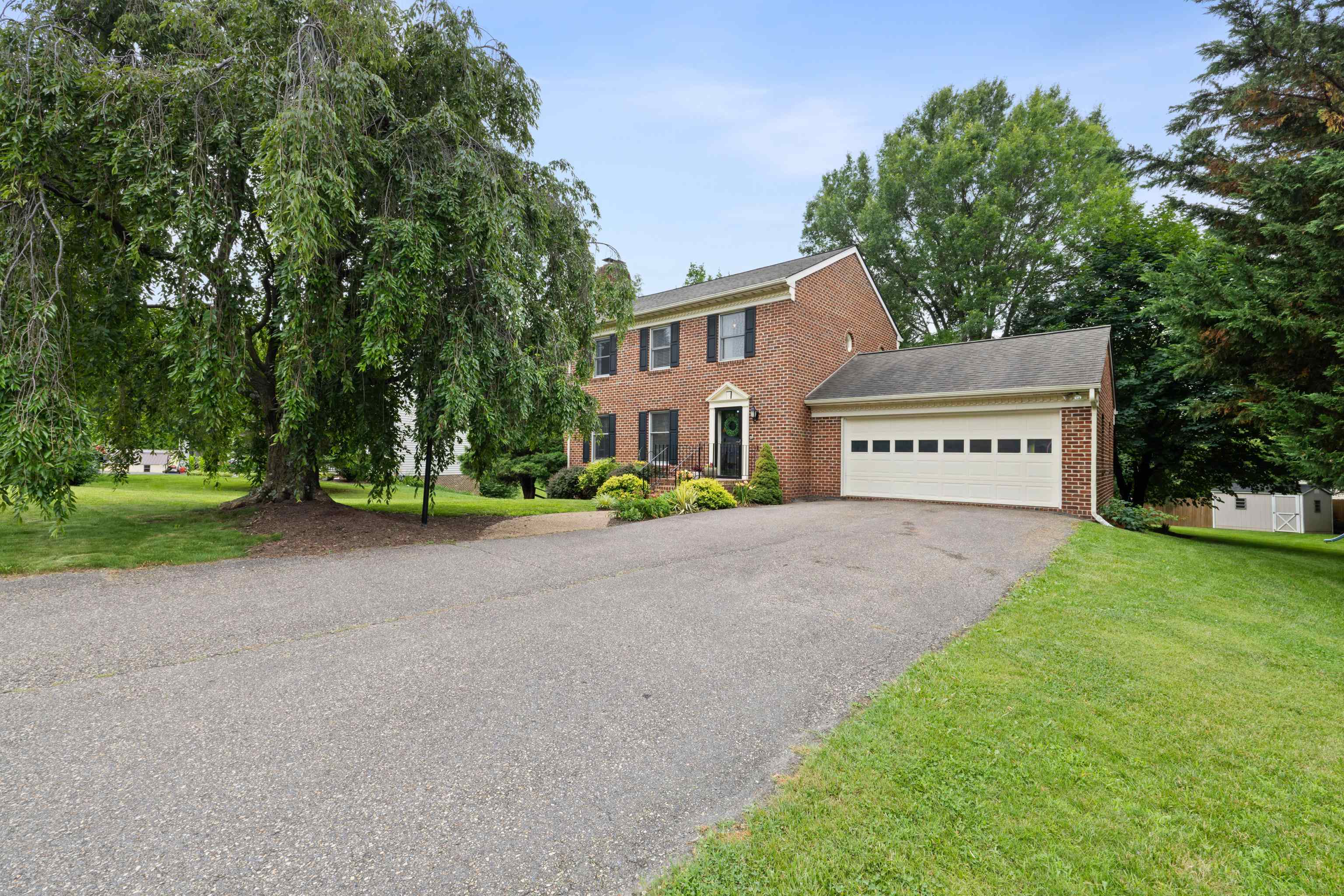 1168 SPRINGFIELD DR, HARRISONBURG, Virginia 22801, 4 Bedrooms Bedrooms, ,2 BathroomsBathrooms,Residential,GREAT FAMILY HOME WITH BASEMENT & HUGE BACKYAR,1168 SPRINGFIELD DR,666373 MLS # 666373