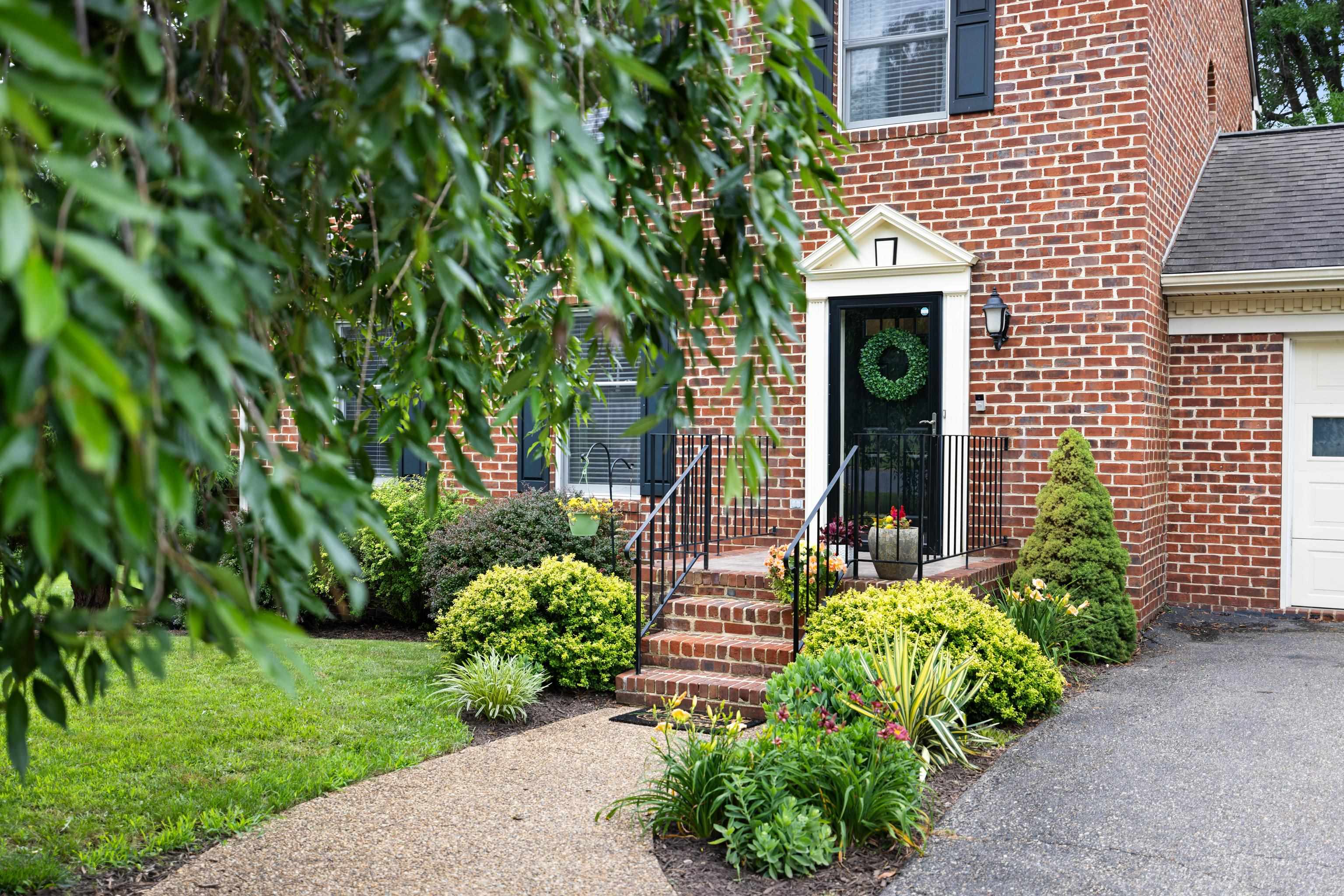 1168 SPRINGFIELD DR, HARRISONBURG, Virginia 22801, 4 Bedrooms Bedrooms, ,2 BathroomsBathrooms,Residential,GREAT FAMILY HOME WITH BASEMENT & HUGE BACKYAR,1168 SPRINGFIELD DR,666373 MLS # 666373