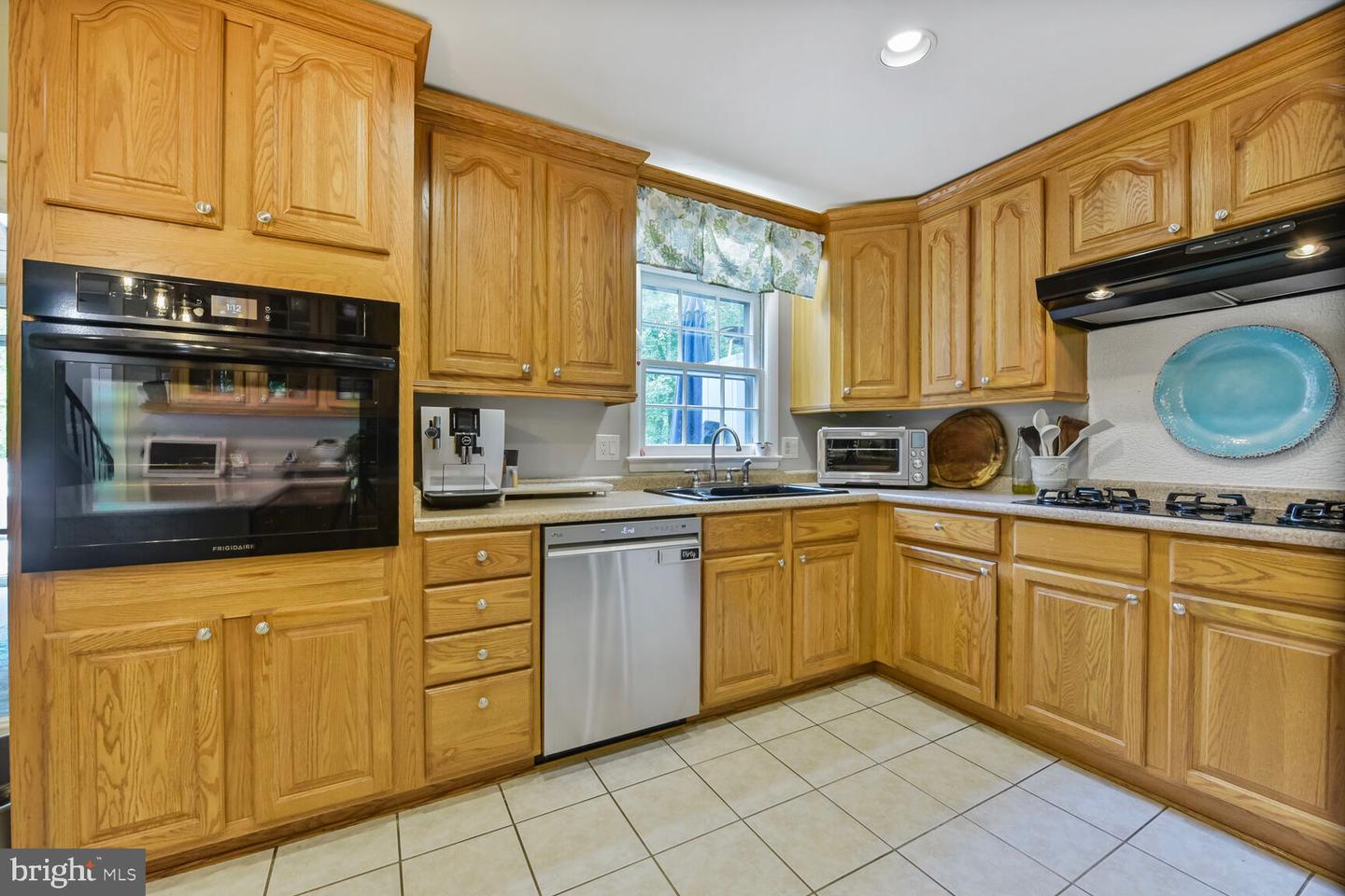 7611 KINGSBURY RD, ALEXANDRIA, Virginia 22315, 4 Bedrooms Bedrooms, ,4 BathroomsBathrooms,Residential,For sale,7611 KINGSBURY RD,VAFX2240950 MLS # VAFX2240950