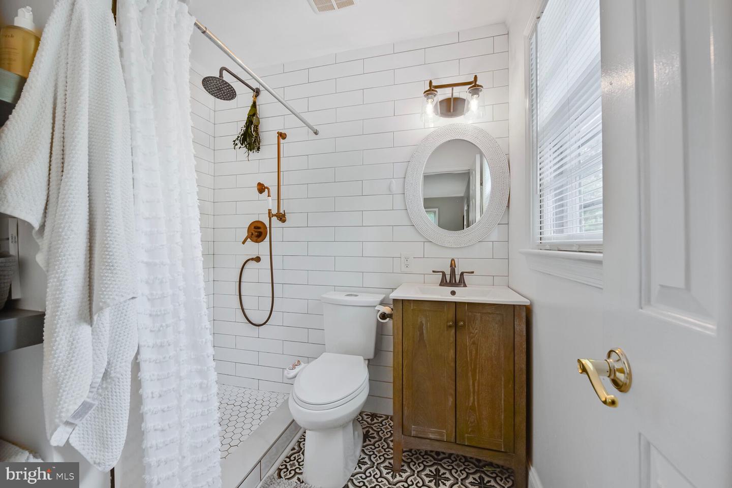 7611 KINGSBURY RD, ALEXANDRIA, Virginia 22315, 4 Bedrooms Bedrooms, ,4 BathroomsBathrooms,Residential,For sale,7611 KINGSBURY RD,VAFX2240950 MLS # VAFX2240950