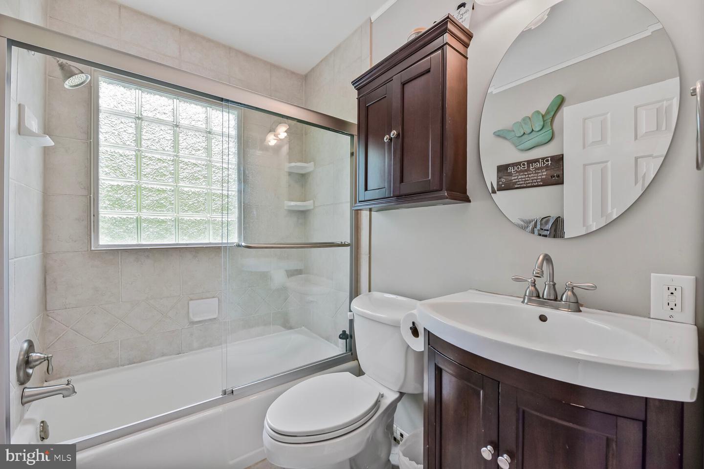 7611 KINGSBURY RD, ALEXANDRIA, Virginia 22315, 4 Bedrooms Bedrooms, ,4 BathroomsBathrooms,Residential,For sale,7611 KINGSBURY RD,VAFX2240950 MLS # VAFX2240950
