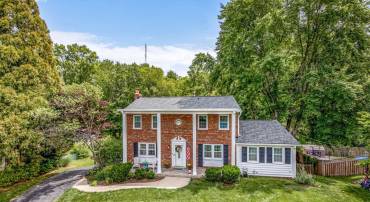 7611 KINGSBURY RD, ALEXANDRIA, Virginia 22315, 4 Bedrooms Bedrooms, ,4 BathroomsBathrooms,Residential,For sale,7611 KINGSBURY RD,VAFX2240950 MLS # VAFX2240950