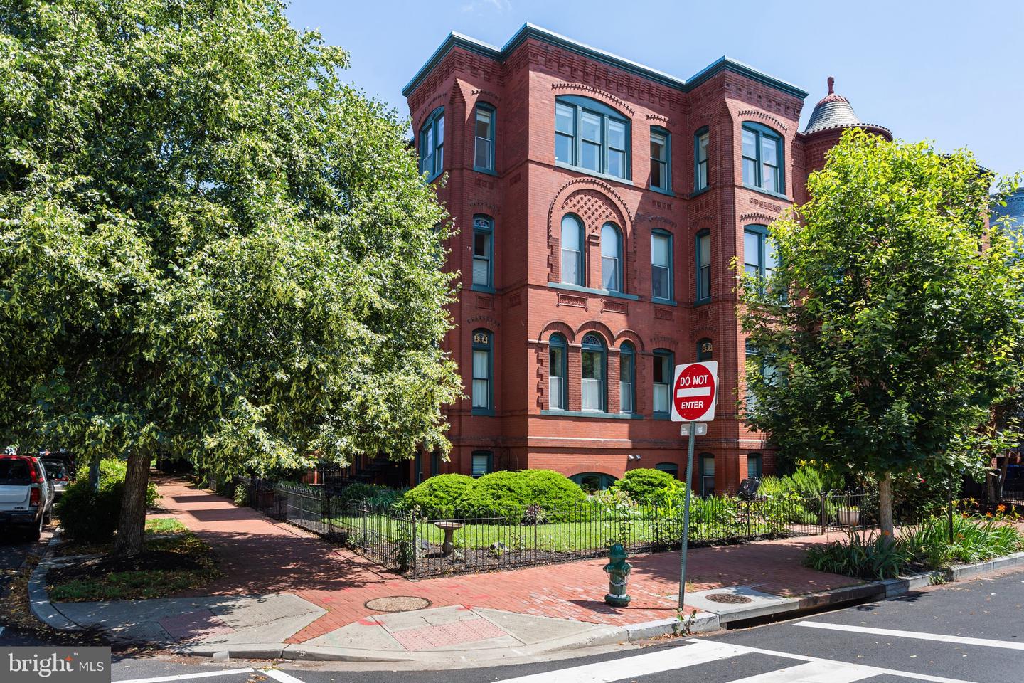 226 5TH ST SE #401, WASHINGTON, District Of Columbia 20003, 2 Bedrooms Bedrooms, ,2 BathroomsBathrooms,Residential,For sale,226 5TH ST SE #401,DCDC2202606 MLS # DCDC2202606