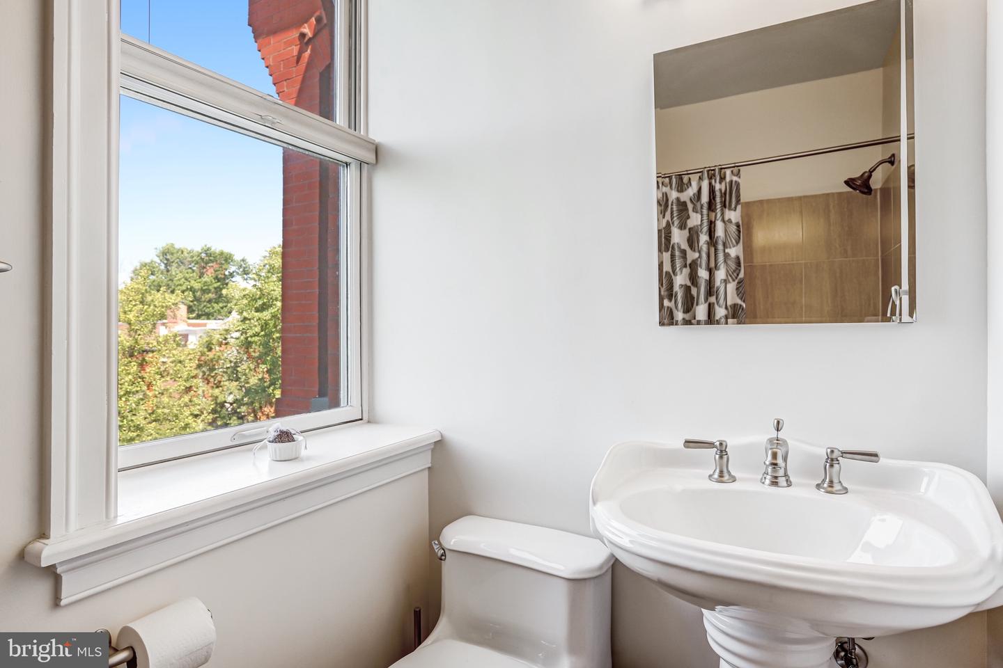 226 5TH ST SE #401, WASHINGTON, District Of Columbia 20003, 2 Bedrooms Bedrooms, ,2 BathroomsBathrooms,Residential,For sale,226 5TH ST SE #401,DCDC2202606 MLS # DCDC2202606