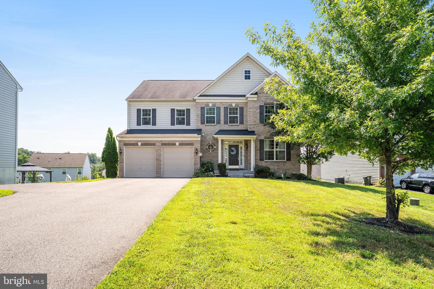 15844 EAGLE FEATHER DR, WOODBRIDGE, Virginia 22191, 4 Bedrooms Bedrooms, ,2 BathroomsBathrooms,Residential,For sale,15844 EAGLE FEATHER DR,VAPW2097260 MLS # VAPW2097260
