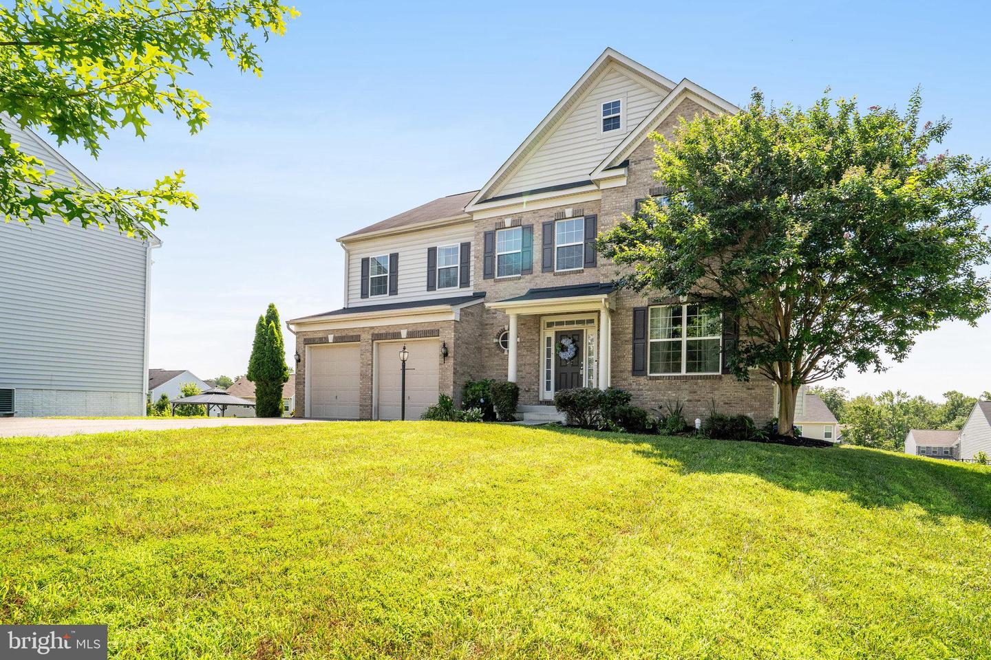 15844 EAGLE FEATHER DR, WOODBRIDGE, Virginia 22191, 4 Bedrooms Bedrooms, ,2 BathroomsBathrooms,Residential,For sale,15844 EAGLE FEATHER DR,VAPW2097260 MLS # VAPW2097260