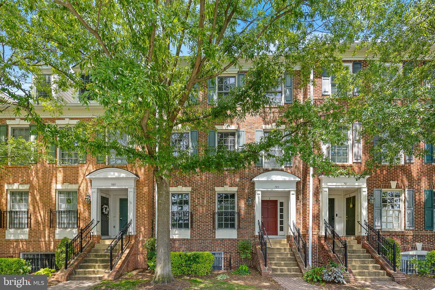 703 MASSEY LN #B, ALEXANDRIA, Virginia 22314, 3 Bedrooms Bedrooms, ,2 BathroomsBathrooms,Residential,For sale,703 MASSEY LN #B,VAAX2046954 MLS # VAAX2046954