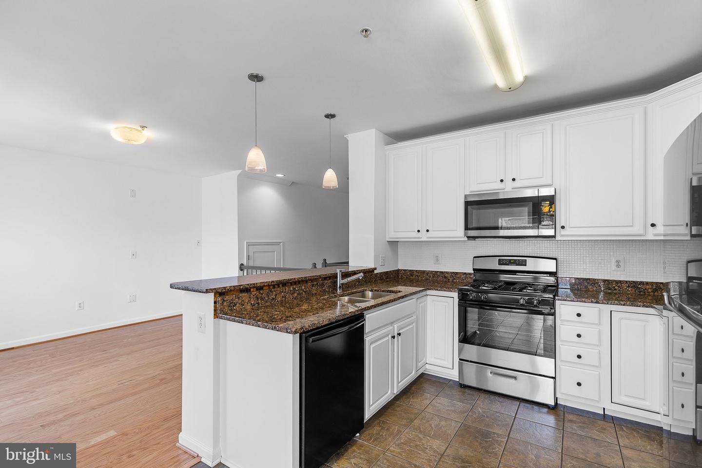 703 MASSEY LN #B, ALEXANDRIA, Virginia 22314, 3 Bedrooms Bedrooms, ,2 BathroomsBathrooms,Residential,For sale,703 MASSEY LN #B,VAAX2046954 MLS # VAAX2046954