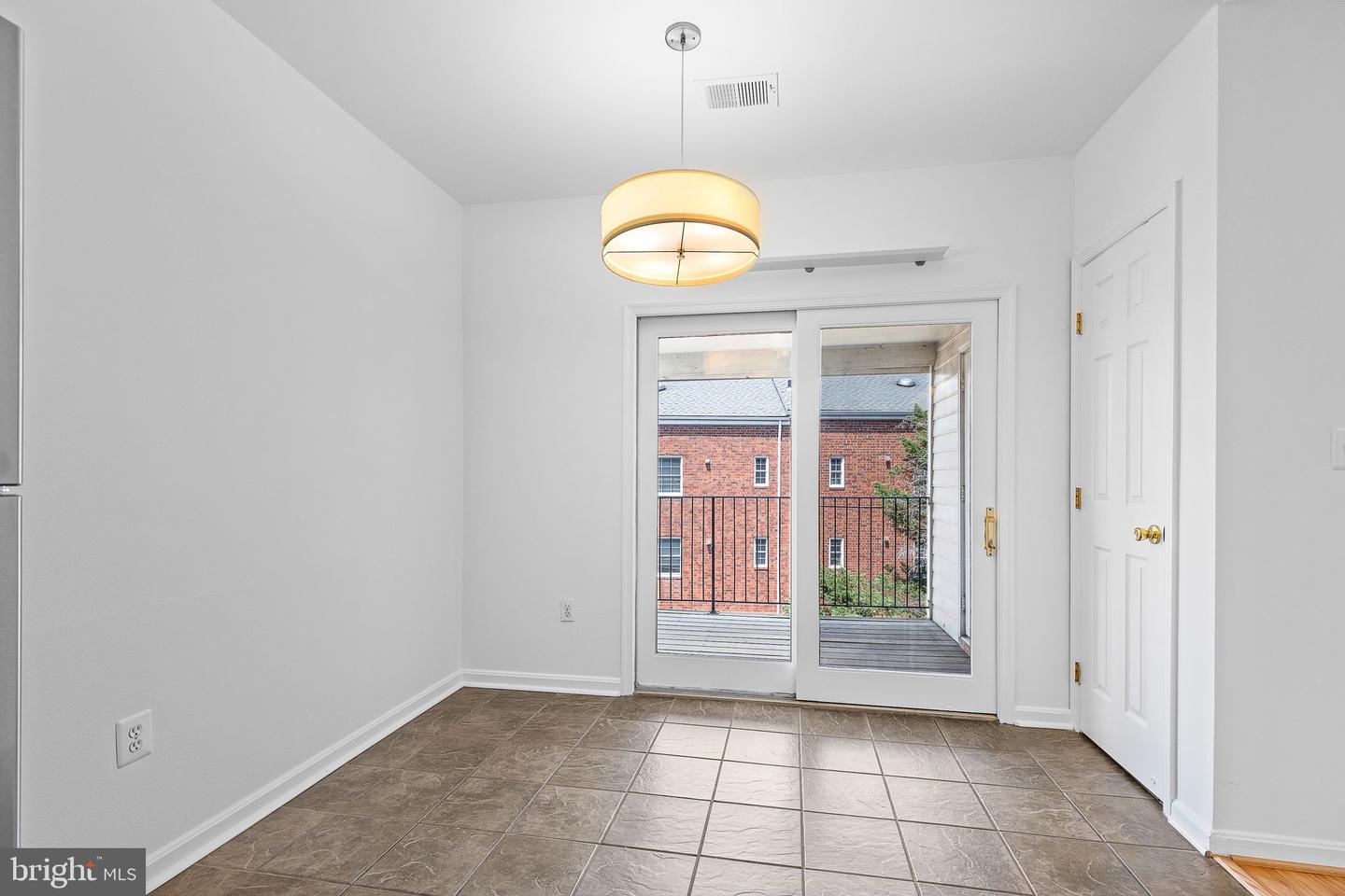 703 MASSEY LN #B, ALEXANDRIA, Virginia 22314, 3 Bedrooms Bedrooms, ,2 BathroomsBathrooms,Residential,For sale,703 MASSEY LN #B,VAAX2046954 MLS # VAAX2046954