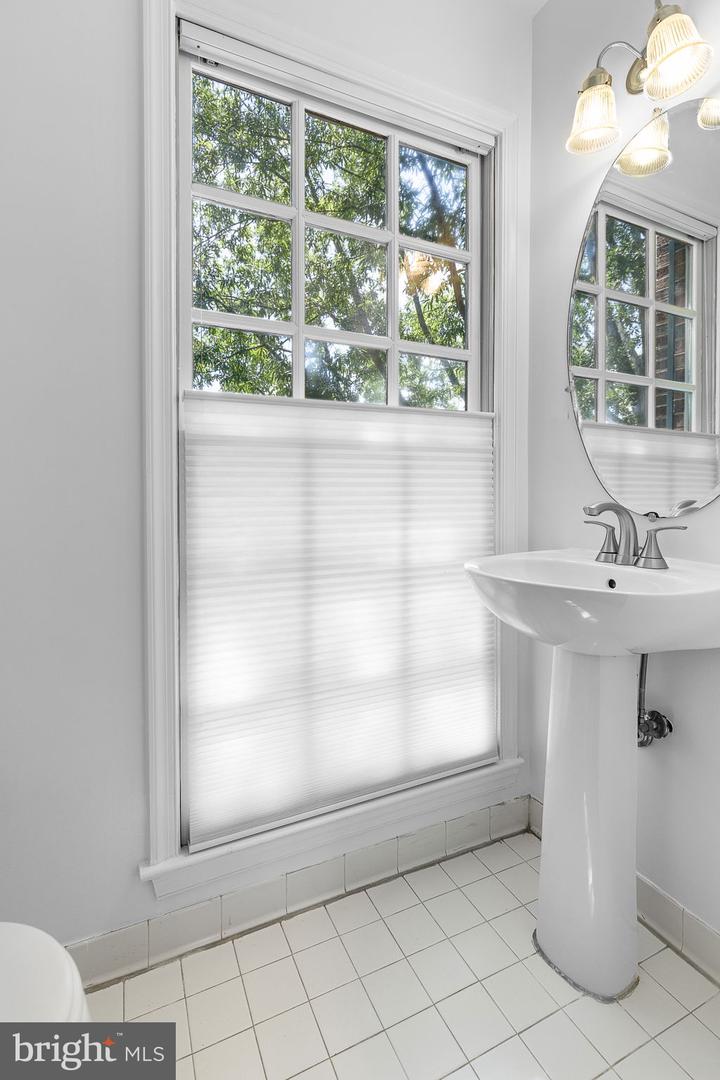 703 MASSEY LN #B, ALEXANDRIA, Virginia 22314, 3 Bedrooms Bedrooms, ,2 BathroomsBathrooms,Residential,For sale,703 MASSEY LN #B,VAAX2046954 MLS # VAAX2046954