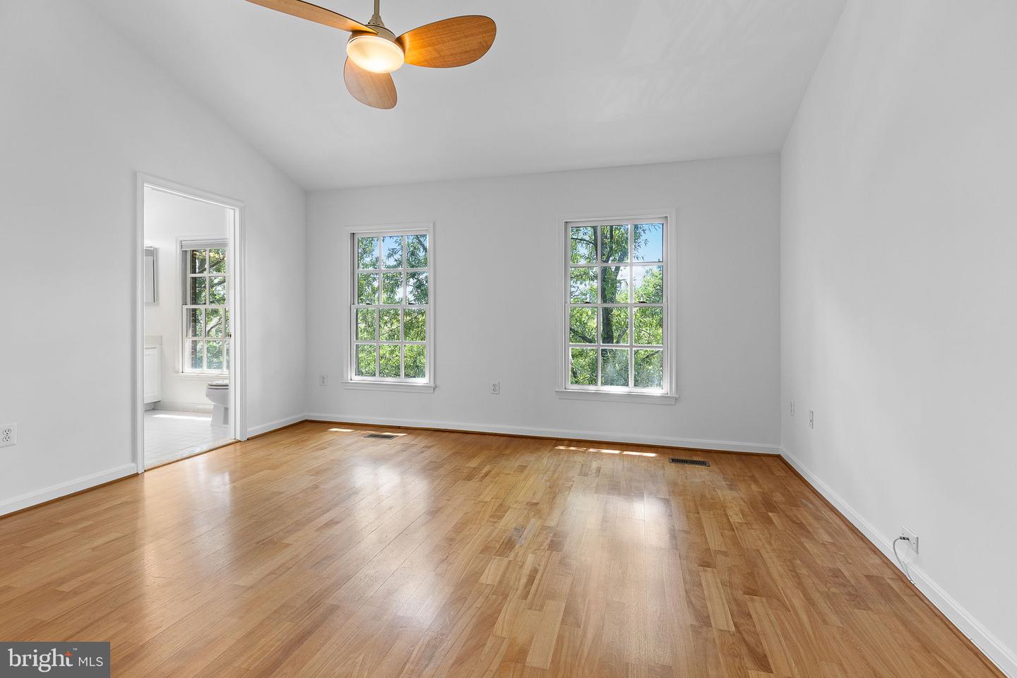 703 MASSEY LN #B, ALEXANDRIA, Virginia 22314, 3 Bedrooms Bedrooms, ,2 BathroomsBathrooms,Residential,For sale,703 MASSEY LN #B,VAAX2046954 MLS # VAAX2046954