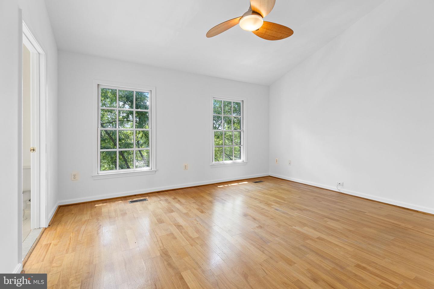 703 MASSEY LN #B, ALEXANDRIA, Virginia 22314, 3 Bedrooms Bedrooms, ,2 BathroomsBathrooms,Residential,For sale,703 MASSEY LN #B,VAAX2046954 MLS # VAAX2046954