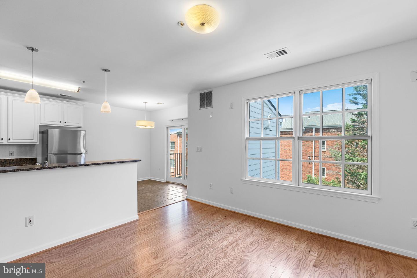 703 MASSEY LN #B, ALEXANDRIA, Virginia 22314, 3 Bedrooms Bedrooms, ,2 BathroomsBathrooms,Residential,For sale,703 MASSEY LN #B,VAAX2046954 MLS # VAAX2046954