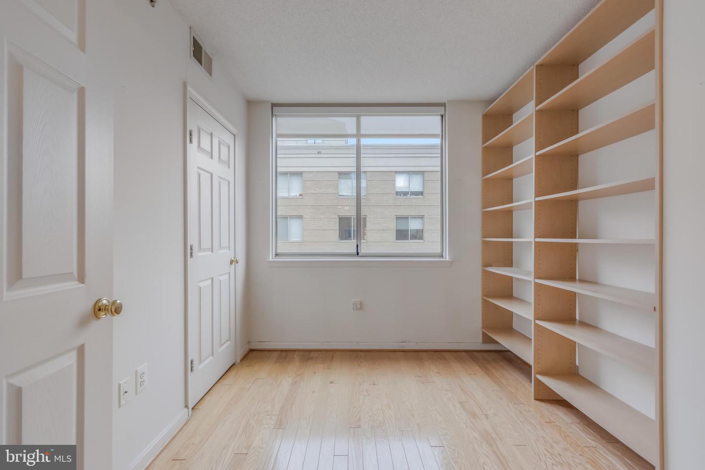 3835 9TH ST N #1001W, ARLINGTON, Virginia 22203, 2 Bedrooms Bedrooms, ,2 BathroomsBathrooms,Residential,For sale,3835 9TH ST N #1001W,VAAR2060162 MLS # VAAR2060162