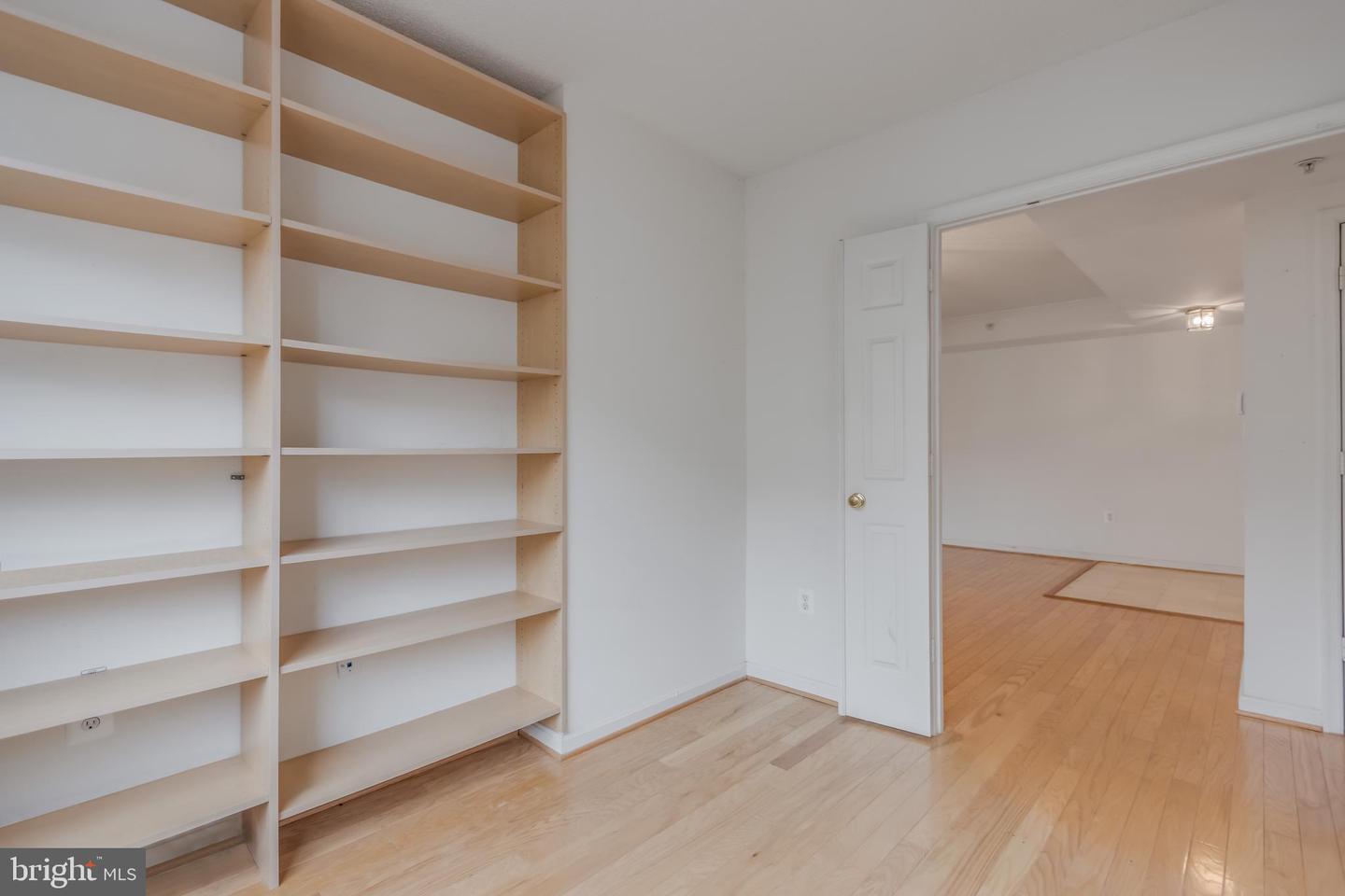 3835 9TH ST N #1001W, ARLINGTON, Virginia 22203, 2 Bedrooms Bedrooms, ,2 BathroomsBathrooms,Residential,For sale,3835 9TH ST N #1001W,VAAR2060162 MLS # VAAR2060162