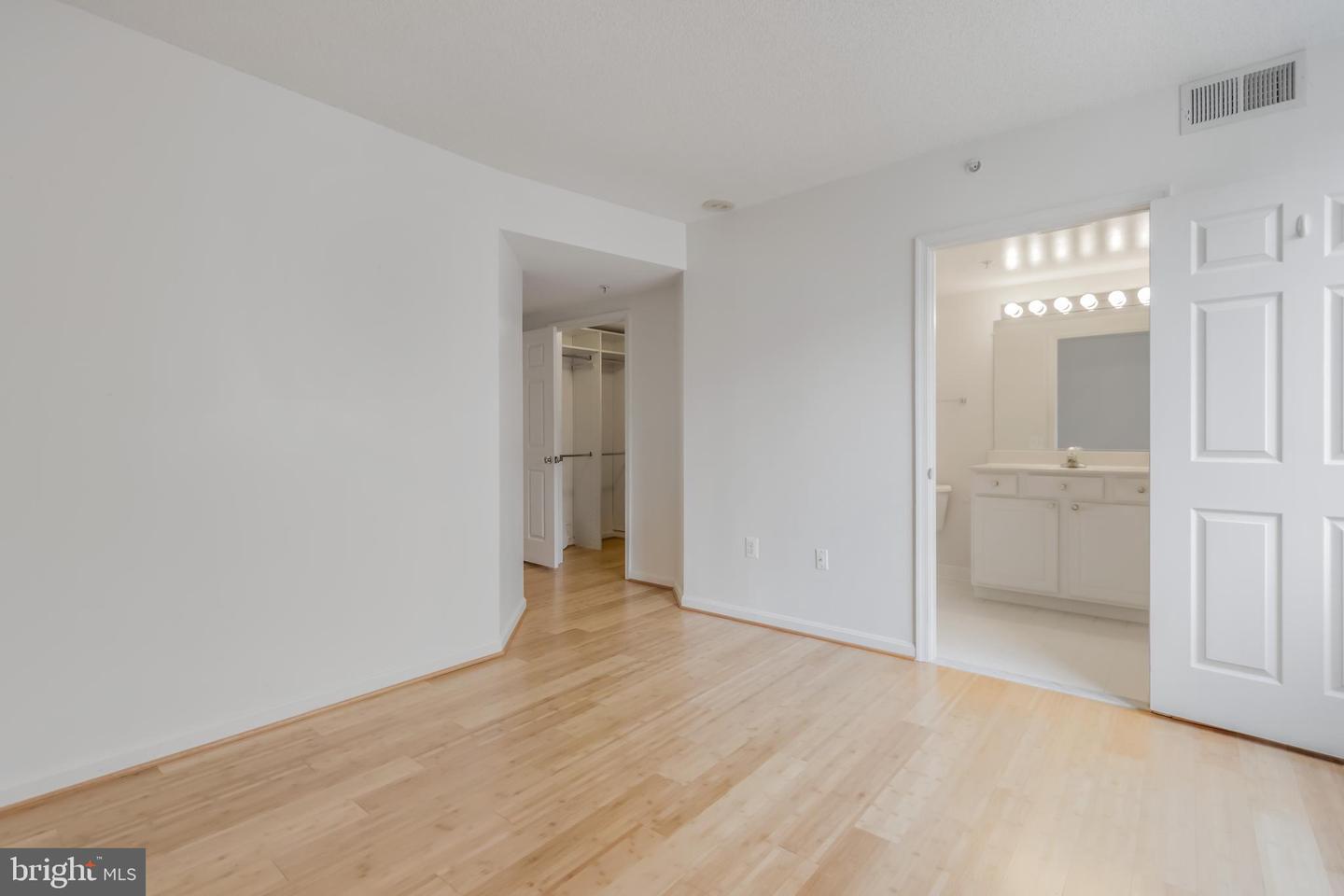 3835 9TH ST N #1001W, ARLINGTON, Virginia 22203, 2 Bedrooms Bedrooms, ,2 BathroomsBathrooms,Residential,For sale,3835 9TH ST N #1001W,VAAR2060162 MLS # VAAR2060162