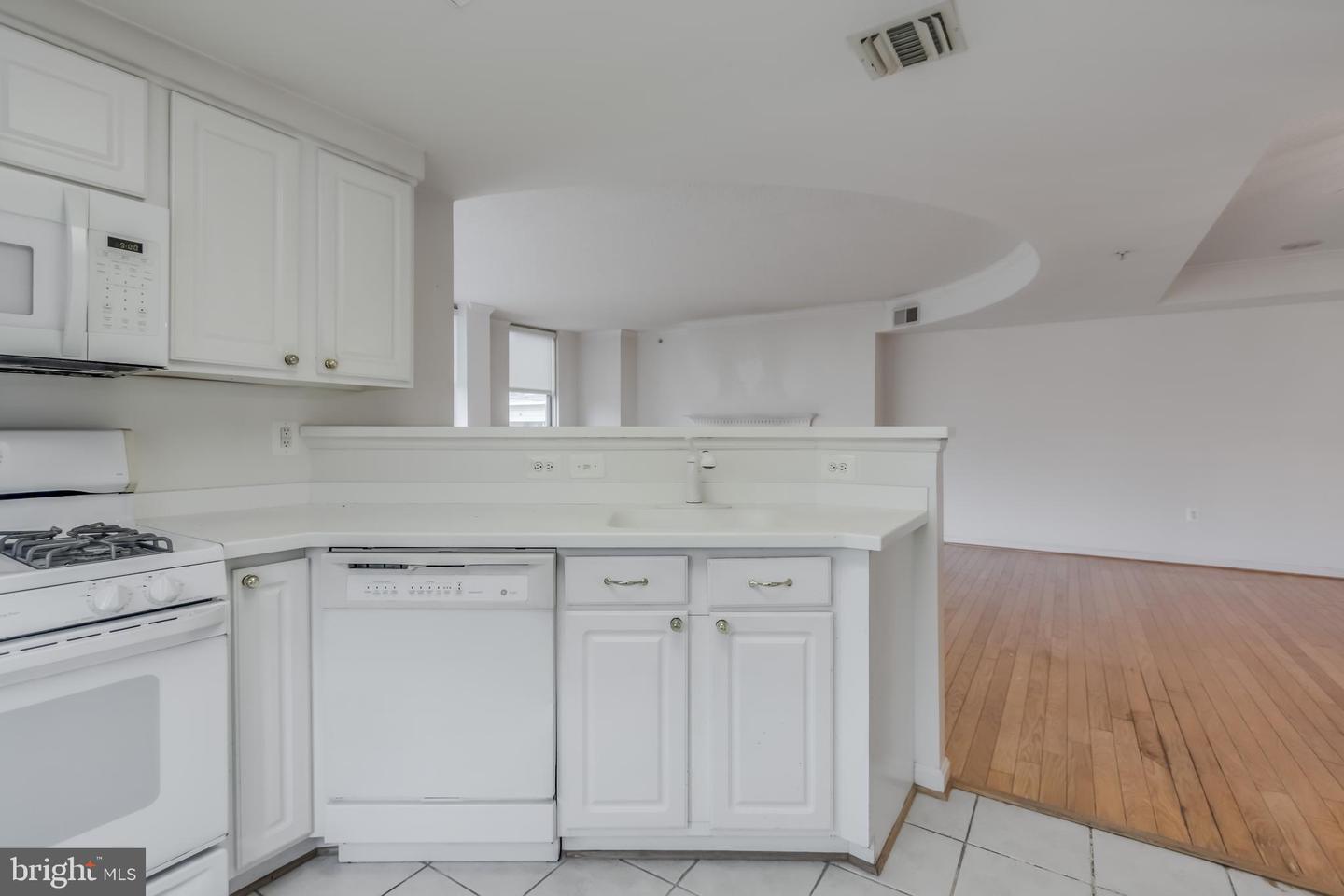 3835 9TH ST N #1001W, ARLINGTON, Virginia 22203, 2 Bedrooms Bedrooms, ,2 BathroomsBathrooms,Residential,For sale,3835 9TH ST N #1001W,VAAR2060162 MLS # VAAR2060162