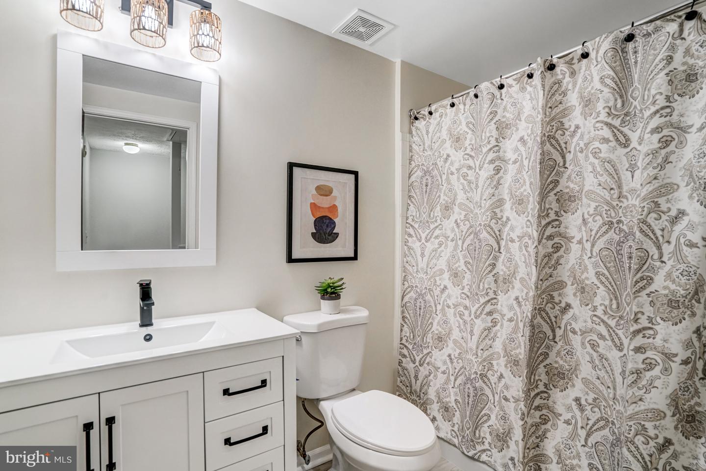 9147 EVERETT CT, SPRINGFIELD, Virginia 22152, 2 Bedrooms Bedrooms, ,2 BathroomsBathrooms,Residential,For sale,9147 EVERETT CT,VAFX2252868 MLS # VAFX2252868