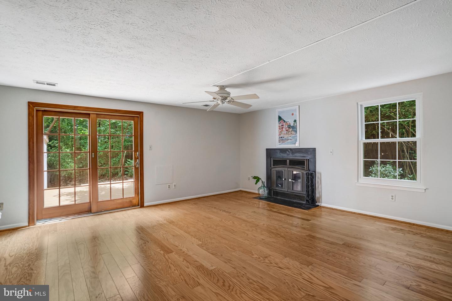 9147 EVERETT CT, SPRINGFIELD, Virginia 22152, 2 Bedrooms Bedrooms, ,2 BathroomsBathrooms,Residential,For sale,9147 EVERETT CT,VAFX2252868 MLS # VAFX2252868