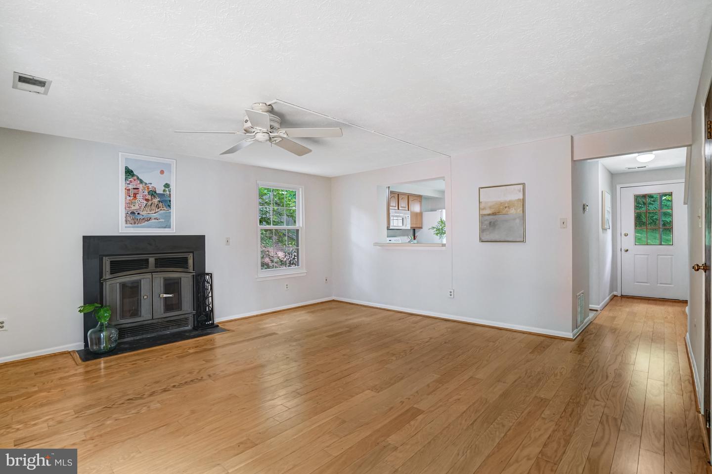 9147 EVERETT CT, SPRINGFIELD, Virginia 22152, 2 Bedrooms Bedrooms, ,2 BathroomsBathrooms,Residential,For sale,9147 EVERETT CT,VAFX2252868 MLS # VAFX2252868