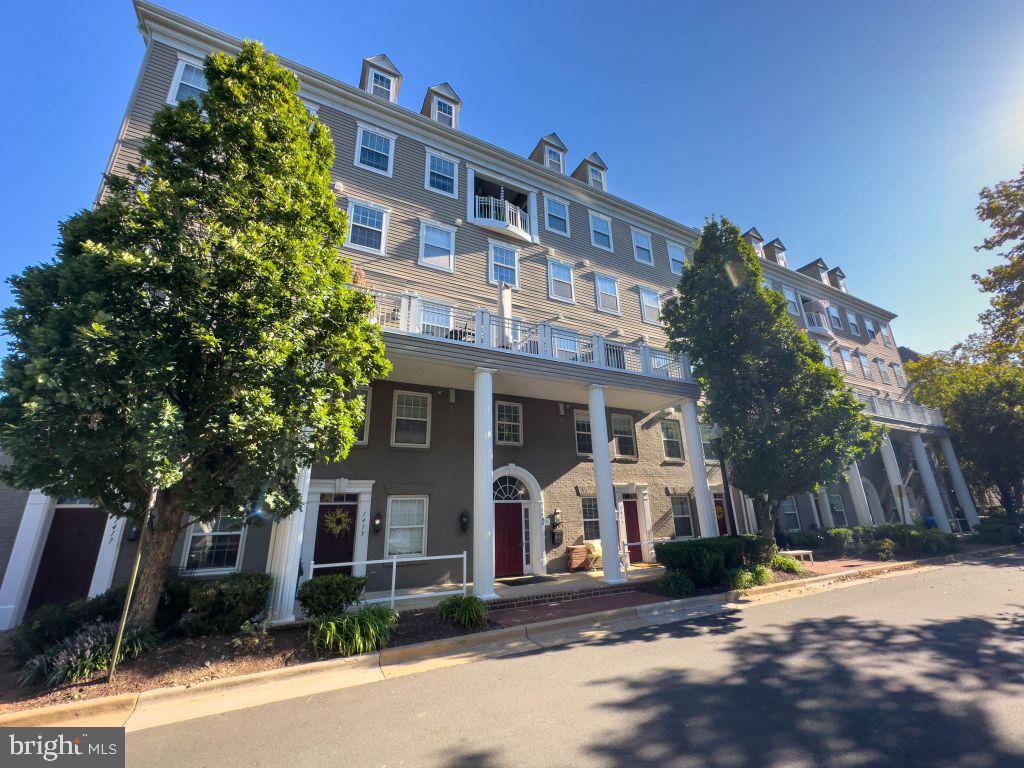 1405 ROUNDHOUSE LN #502, ALEXANDRIA, Virginia 22314, 1 Bedroom Bedrooms, ,1 BathroomBathrooms,Residential,For sale,1405 ROUNDHOUSE LN #502,VAAX2047156 MLS # VAAX2047156