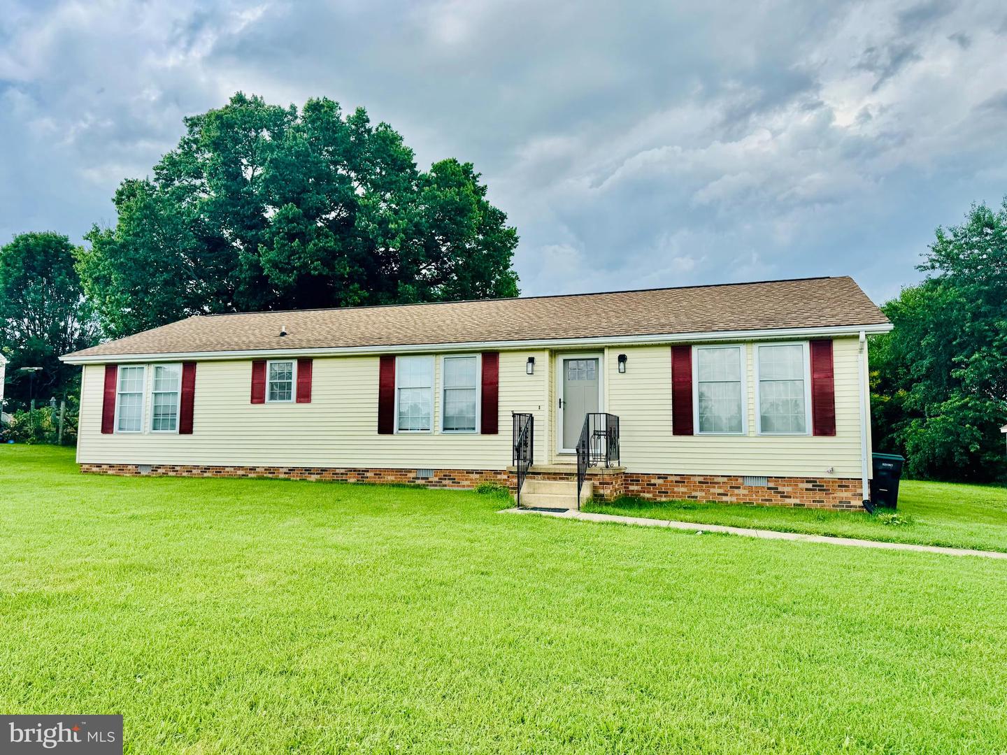 222 E LEE HWY, NEW MARKET, Virginia 22844, 3 Bedrooms Bedrooms, ,2 BathroomsBathrooms,Residential,For sale,222 E LEE HWY,VASH2011896 MLS # VASH2011896