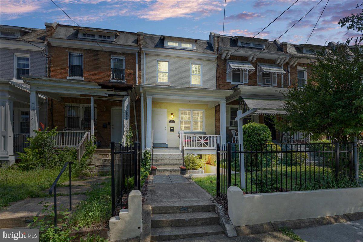 441 DELAFIELD PL NW, WASHINGTON, District Of Columbia 20011, 3 Bedrooms Bedrooms, ,2 BathroomsBathrooms,Residential,For sale,441 DELAFIELD PL NW,DCDC2208900 MLS # DCDC2208900