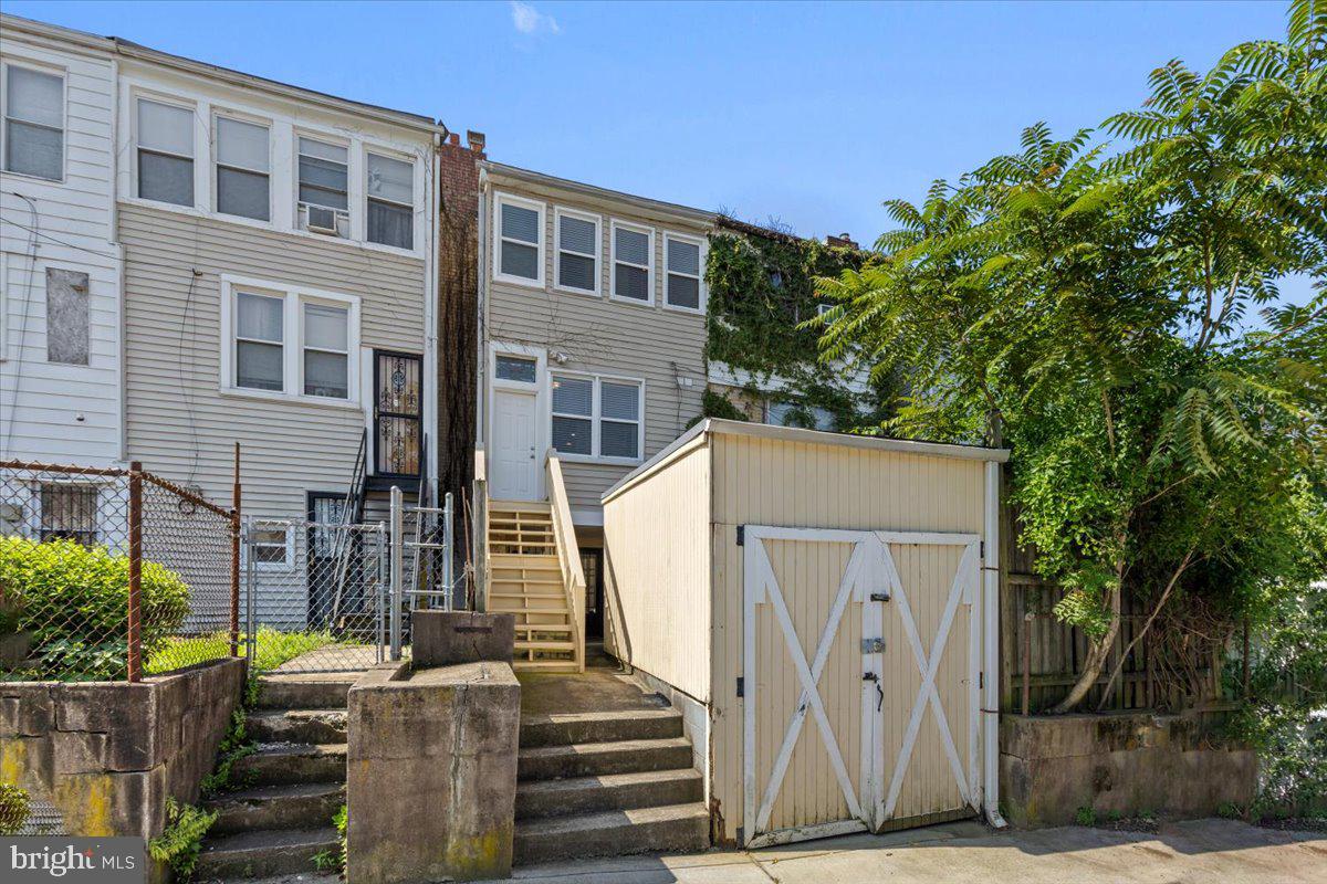 441 DELAFIELD PL NW, WASHINGTON, District Of Columbia 20011, 3 Bedrooms Bedrooms, ,2 BathroomsBathrooms,Residential,For sale,441 DELAFIELD PL NW,DCDC2208900 MLS # DCDC2208900