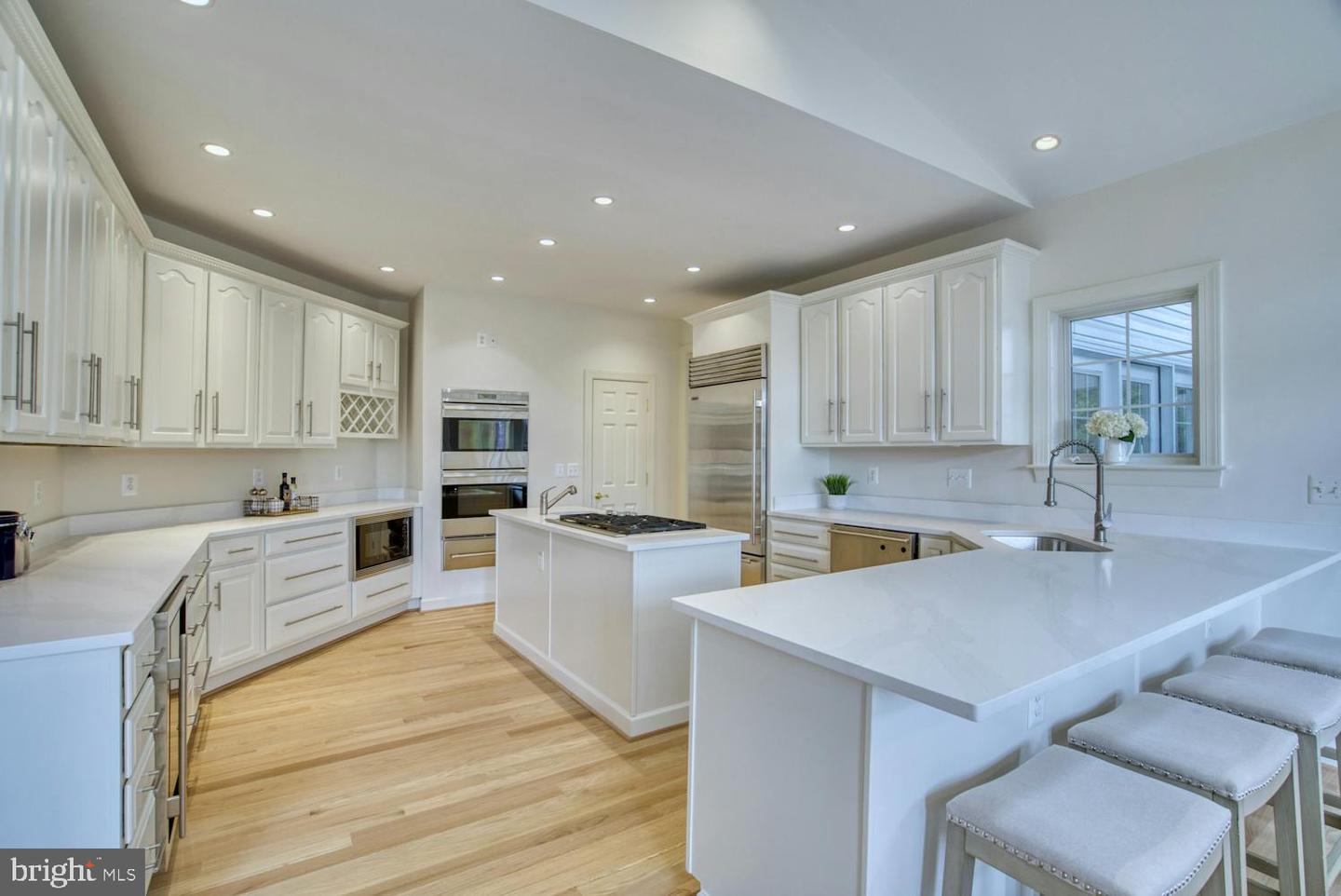 1702 S ARLINGTON RIDGE RD, ARLINGTON, Virginia 22202, 8 Bedrooms Bedrooms, ,7 BathroomsBathrooms,Residential,For sale,1702 S ARLINGTON RIDGE RD,VAAR2060174 MLS # VAAR2060174