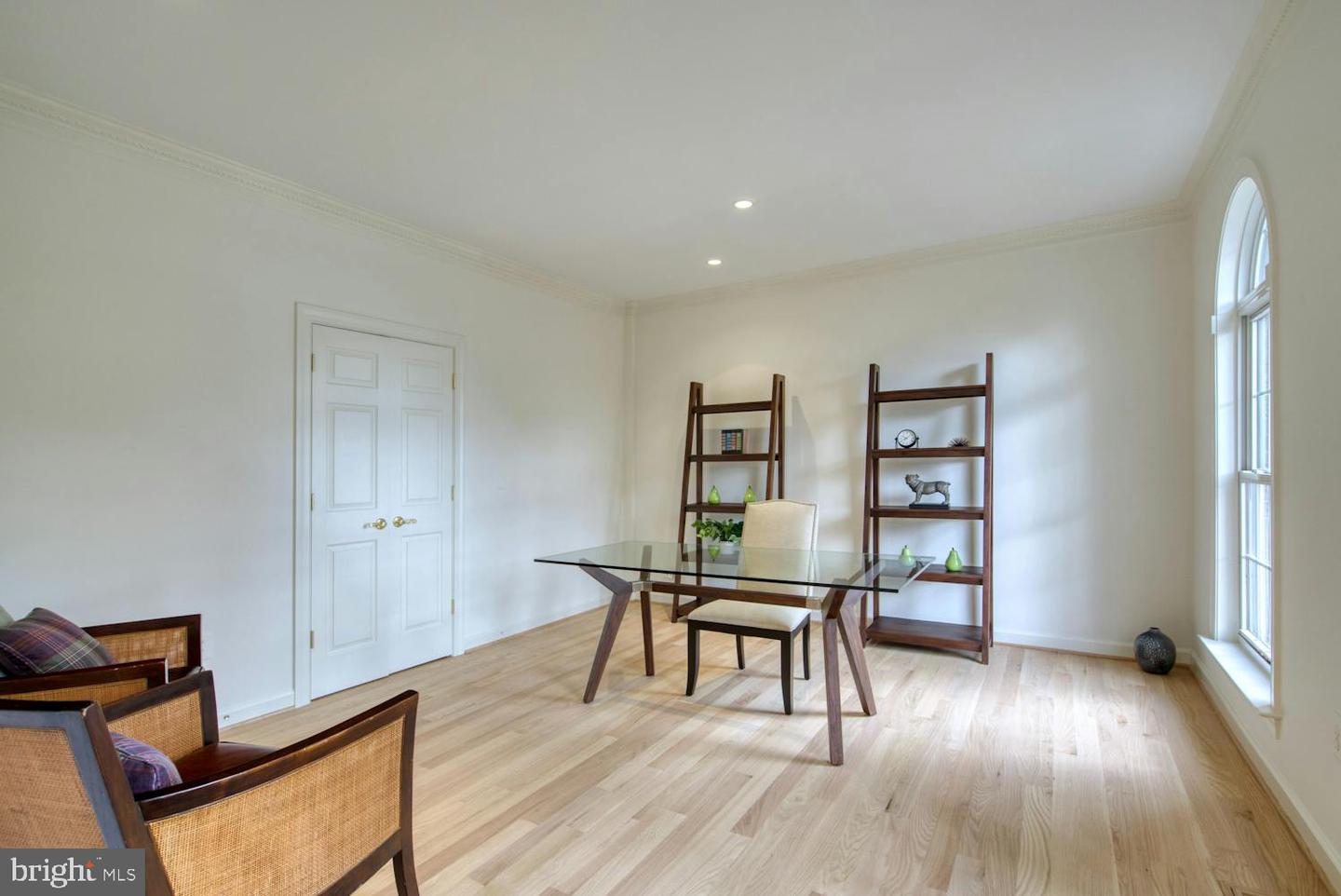 1702 S ARLINGTON RIDGE RD, ARLINGTON, Virginia 22202, 8 Bedrooms Bedrooms, ,7 BathroomsBathrooms,Residential,For sale,1702 S ARLINGTON RIDGE RD,VAAR2060174 MLS # VAAR2060174