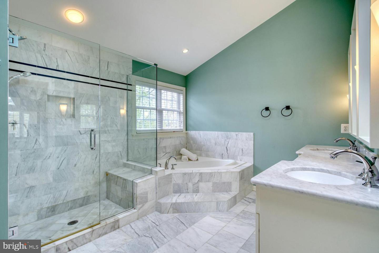 1702 S ARLINGTON RIDGE RD, ARLINGTON, Virginia 22202, 8 Bedrooms Bedrooms, ,7 BathroomsBathrooms,Residential,For sale,1702 S ARLINGTON RIDGE RD,VAAR2060174 MLS # VAAR2060174