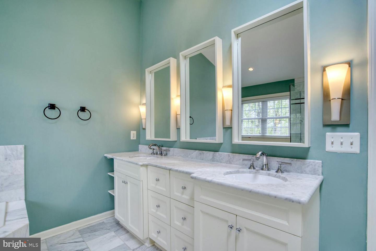 1702 S ARLINGTON RIDGE RD, ARLINGTON, Virginia 22202, 8 Bedrooms Bedrooms, ,7 BathroomsBathrooms,Residential,For sale,1702 S ARLINGTON RIDGE RD,VAAR2060174 MLS # VAAR2060174