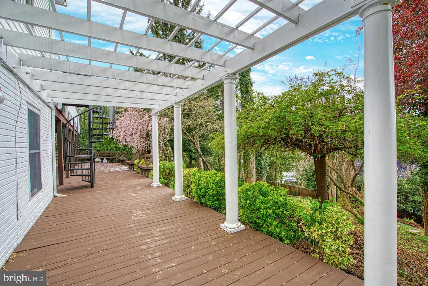 1702 S ARLINGTON RIDGE RD, ARLINGTON, Virginia 22202, 8 Bedrooms Bedrooms, ,7 BathroomsBathrooms,Residential,For sale,1702 S ARLINGTON RIDGE RD,VAAR2060174 MLS # VAAR2060174