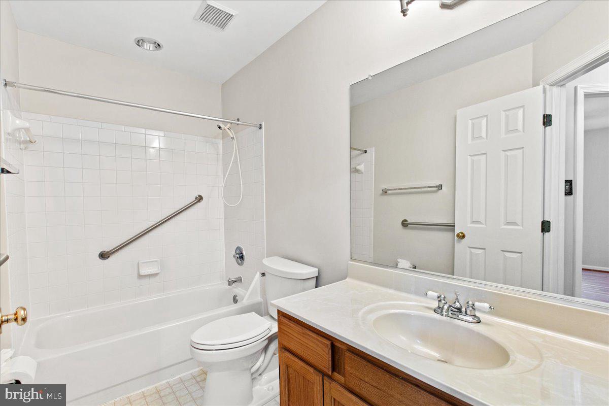 8307 SOUTHSTREAM RUN, SPRINGFIELD, Virginia 22153, 4 Bedrooms Bedrooms, ,3 BathroomsBathrooms,Residential,For sale,8307 SOUTHSTREAM RUN,VAFX2253296 MLS # VAFX2253296