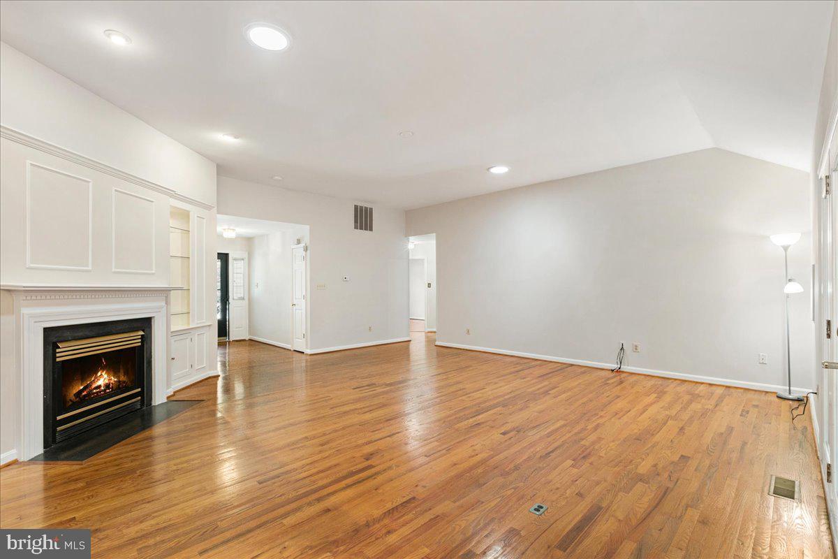 8307 SOUTHSTREAM RUN, SPRINGFIELD, Virginia 22153, 4 Bedrooms Bedrooms, ,3 BathroomsBathrooms,Residential,For sale,8307 SOUTHSTREAM RUN,VAFX2253296 MLS # VAFX2253296