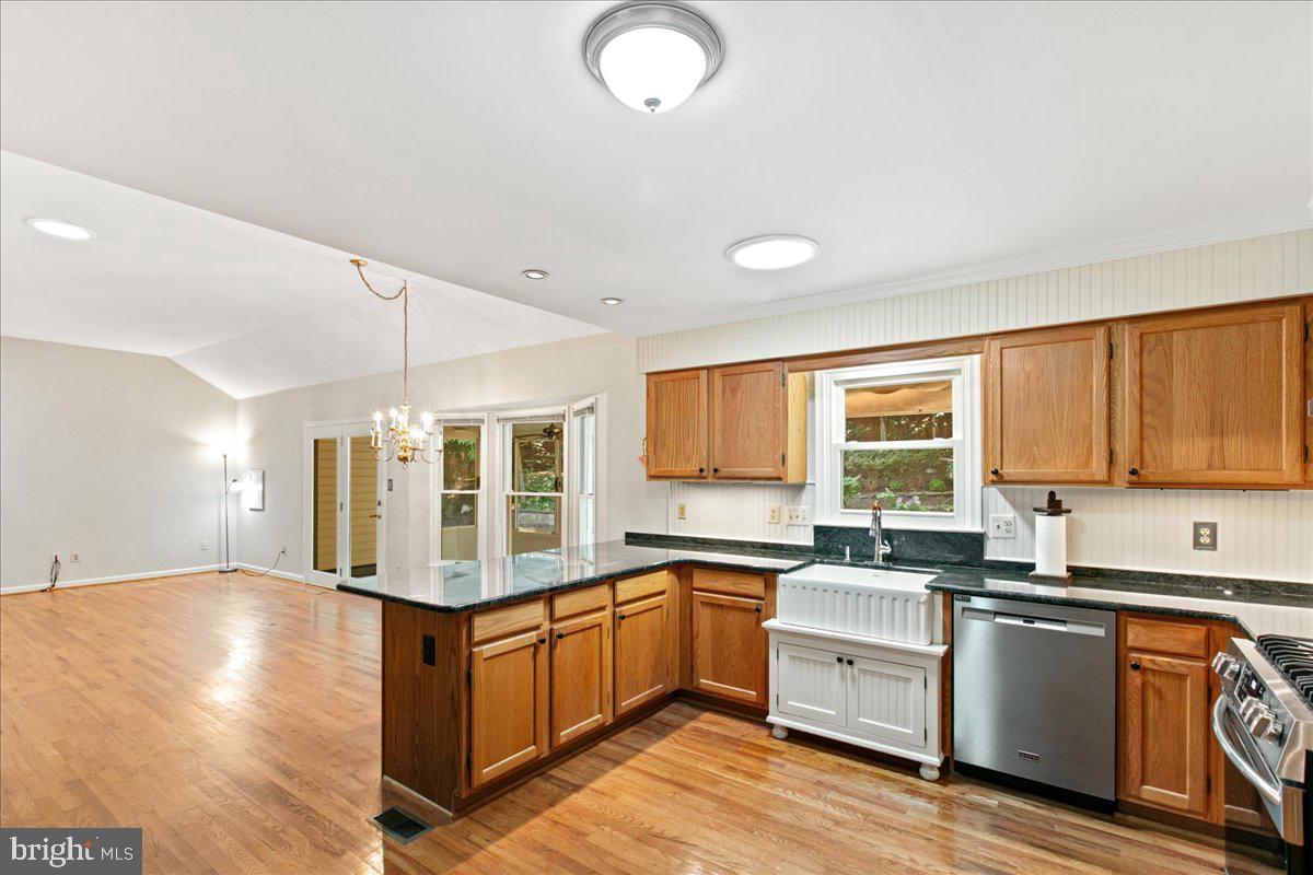 8307 SOUTHSTREAM RUN, SPRINGFIELD, Virginia 22153, 4 Bedrooms Bedrooms, ,3 BathroomsBathrooms,Residential,For sale,8307 SOUTHSTREAM RUN,VAFX2253296 MLS # VAFX2253296